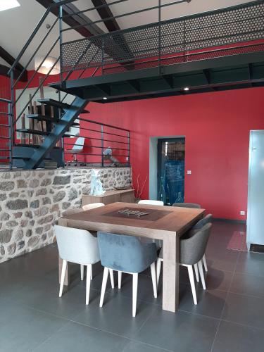 Exterior view, La cle des Champs in Essertines-en-Chatelneuf