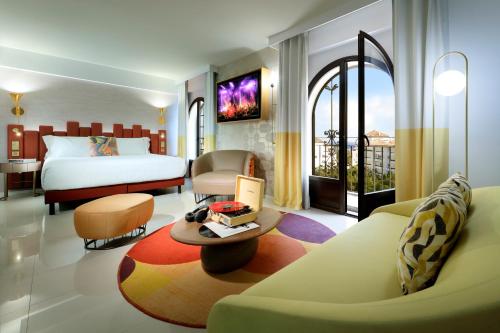 1 king bed, 1 sofa bed