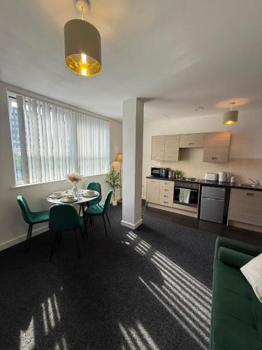 Luxury and Cosy Apartment near Old Trafford M16 ,Free Private Parking,Fast Wi-Fi,Self Check-In Anytime Perfect For Late Arrivals, 5 Minutes to Old Trafford Stadium, Manchester (photo 6)