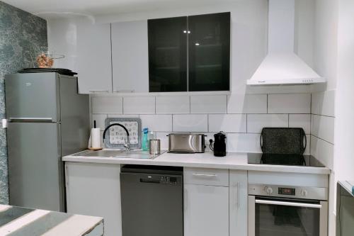 Apartment 300m from the beach - image 5