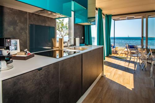 Konyha, Arena Grand Kažela Camping Homes in Medulin