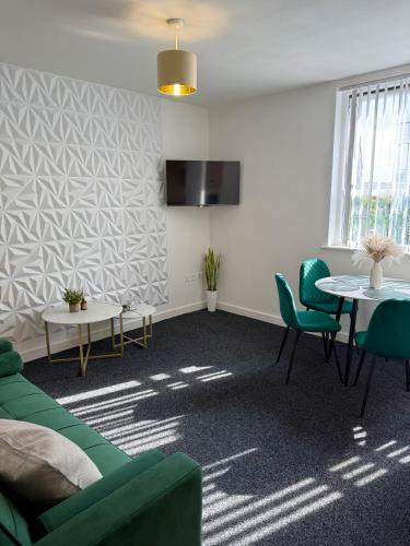 Luxury and Cosy Apartment near Old Trafford M16 ,Free Private Parking,Fast Wi-Fi,Self Check-In Anytime Perfect For Late Arrivals, 5 Minutes to Old Trafford Stadium, Manchester (photo 7)