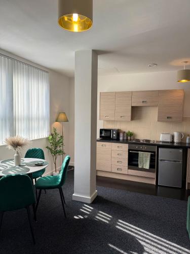 Luxury and Cosy Apartment near Old Trafford M16 ,Free Private Parking,Fast Wi-Fi,Self Check-In Anytime Perfect For Late Arrivals, 5 Minutes to Old Trafford Stadium, Manchester (photo 5)