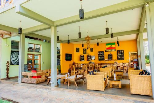 Pubi/sohvabaar, Weruweru River Lodge in Weru Weru