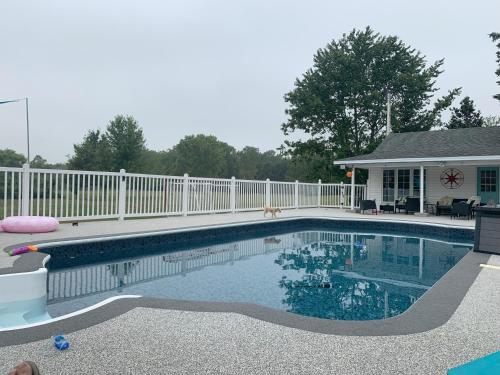 مسبح, Woodslee Bed and Breakfast in ليمنتجتون