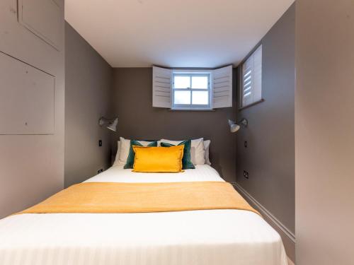 Stylish 2-Bed Flat Near Portobello Notting Hill Pass the Keys, London (photo 5)