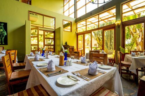Restoran, Weruweru River Lodge in Weru Weru