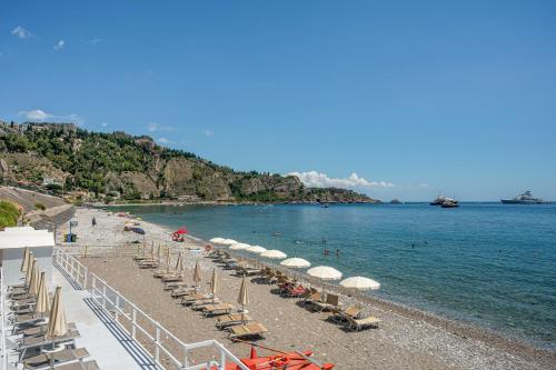 GuestHost - Cozy Beachfront Apartment in Taormina!