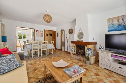 Koplietošanas atpūtas telpa ar TV, Le Mas de Sauvian - Piscine Privée (Le Mas de Sauvian - Piscine Privee) in Sauvian