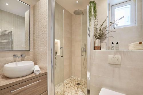 Superb apartment Invalides Eiffel Tower - image 11
