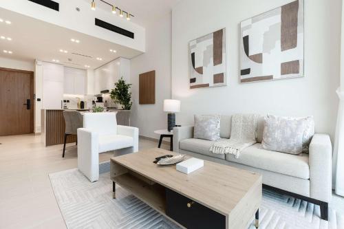 TRPS - Binghatti Amber, JVC - Luxury 1BR Haven - Prime Location, Dubaj
