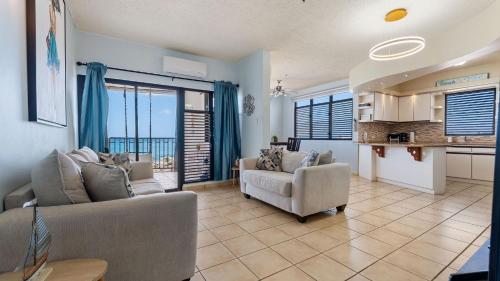 Claje Sunset! Beachfront condo at Victoria del Mar 1E