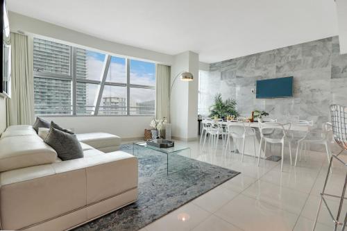 Roami at Brickell Arch