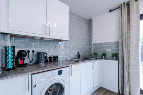NEW! 2BR with Parking, Near Manchester City, Manchester (photo 5)