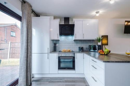 NEW! 2BR with Parking, Near Manchester City, Manchester (photo 6)