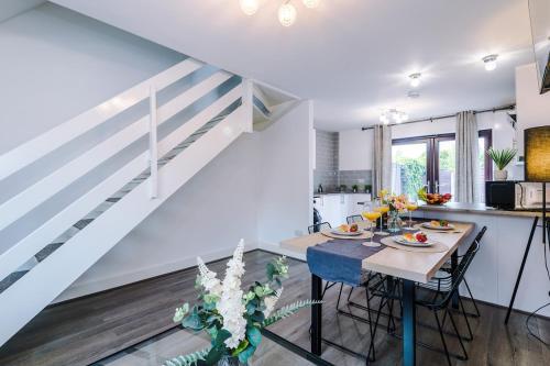 NEW! 2BR with Parking, Near Manchester City, Manchester (photo 7)