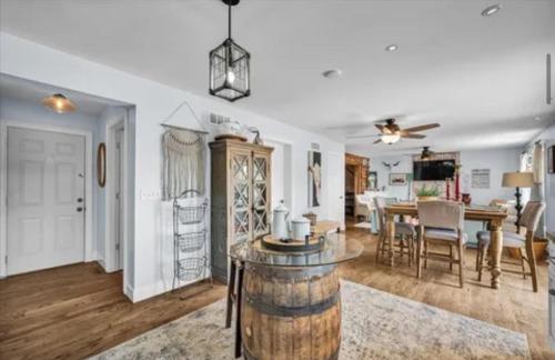 Lake House perfect for family of 10 in Princeton (IL)