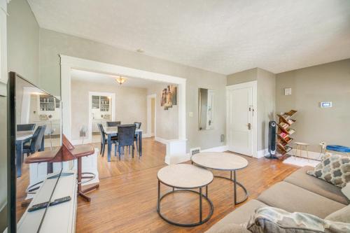 2 Mi to Zoo Charming Apt with Balcony in Cleveland, Cleveland (foto 6)