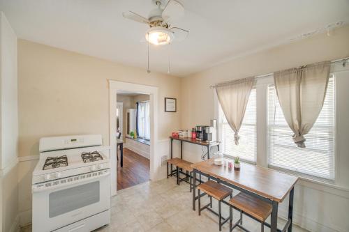 2 Mi to Zoo Charming Apt with Balcony in Cleveland, Cleveland (foto 9)