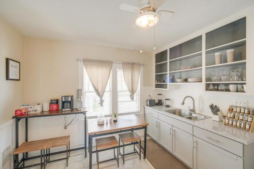 2 Mi to Zoo Charming Apt with Balcony in Cleveland, Cleveland (foto 10)