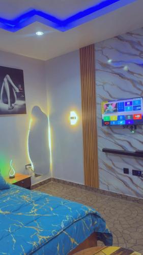 Crystal Inn Hotel and Lounge in Ікея