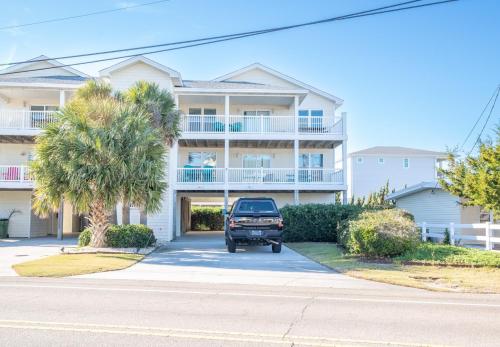 Ocean Views, short walk to beach, Kure Beach