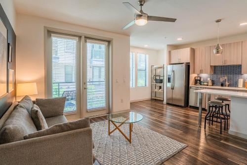 Boulevard Stays Modern Roosevelt Row Suite 1BR Pool Gym 4