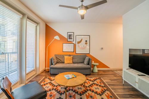 Boulevard Stays Modern Roosevelt Row Suite 1BR Pool Gym 7