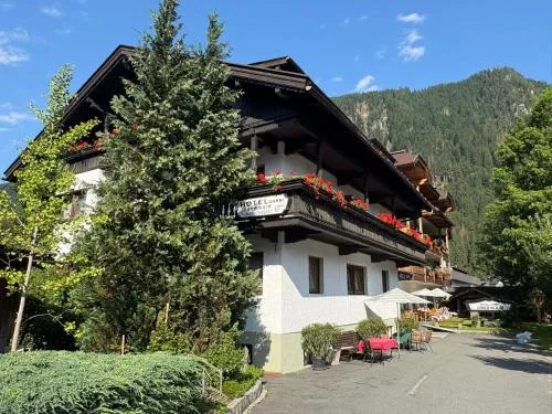 Bergsteiger-Zimmer Pension Obermair in Mayrhofen, Österreich