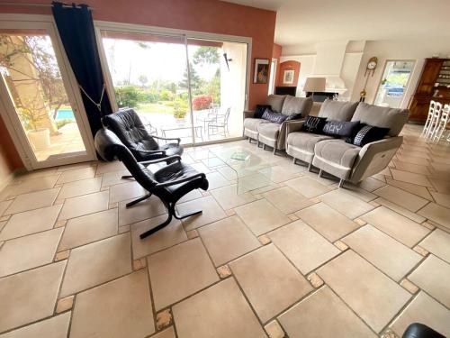 FRGK Villa Claude Juan-les-Pins Luxury Stay with Pool & Ultra-Fast Wi-Fi in Trois Moulins