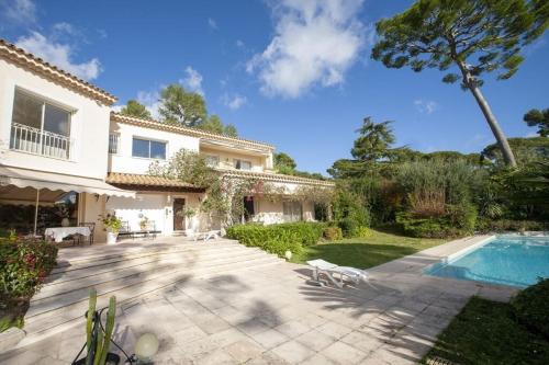 FRGK Villa Claude Juan-les-Pins Luxury Stay with Pool & Ultra-Fast Wi-Fi in Trois Moulins