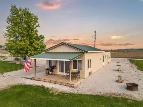 River Cabin with Grill and Boat Slip