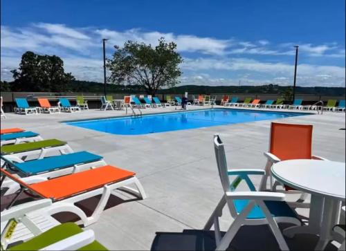 Splash and Stay at Kimberling Crossing