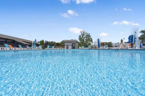 Lake it Easy at Kimberling Crossing