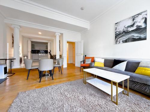 Knightsbridge & South Kensington, Private Garden Super King 2Beds 2Bath by Hyde Park & Royal Albert Hall