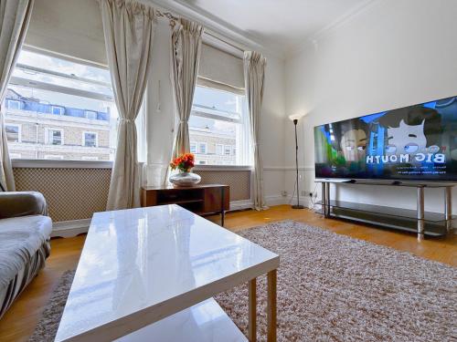 Knightsbridge & South Kensington, Private Garden Super King 2Beds 2Bath by Hyde Park & Royal Albert Hall, Londyn (zdjęcie 6)