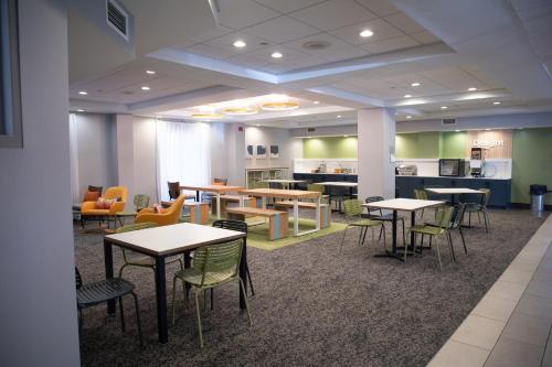 อาหารและเครื่องดื่ม, Spark by Hilton Mechanicsburg Harrisburg West in เมคานิกส์บูร์ก (PA)