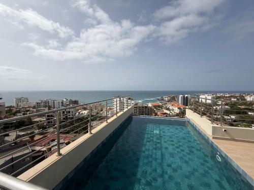 Piscine à débordement, Rooftop, Vue Mer & Babyfoot, Dakar