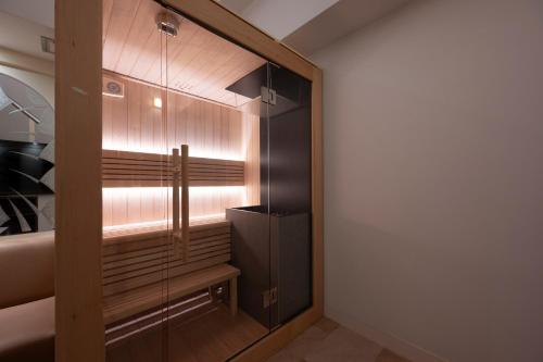 BE FREE HOTELS甲府は2025年8月にカップル専用のホテルをフルリノベーションした まったく新しいスタイルのホテルです様々なご利用者様の自由な過ごし方を提供するホテルとしてBE FREE HOTELsと名付けました