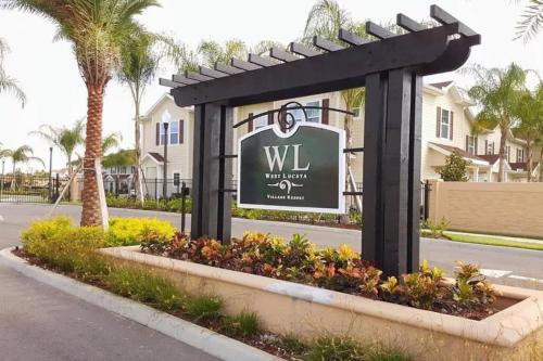 Great Townhouse In Great Luxurious Community, Poolgym Close To Disney! detail