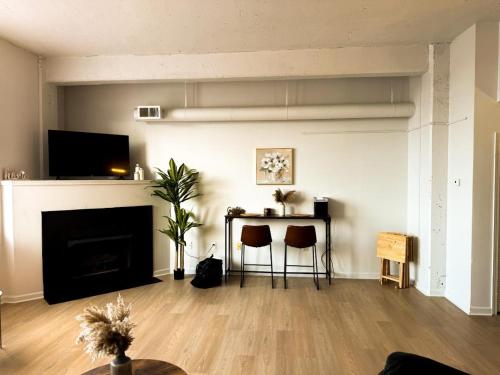 Charming 2 Bedroom Loft, Cleveland