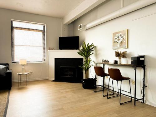 Charming 2 Bedroom Loft, Cleveland (photo 4)