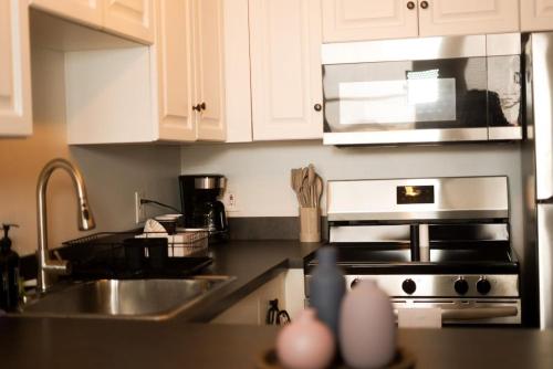 Charming 2 Bedroom Loft, Cleveland (photo 8)