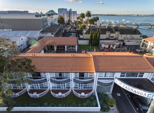 The Tauranga on the Waterfront Room Type - Family King Studio - Avenue Views
