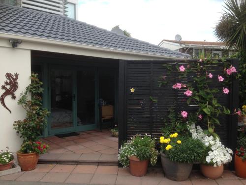 Garden, Cave Rock Guest House in Sumner