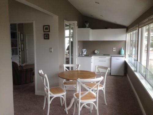 Kitchen, Cave Rock Guest House in Sumner