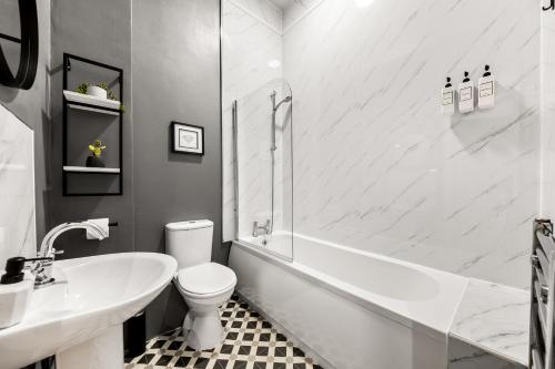 Stylish 3 bed Birmingham Apartment, Birmingham (photo 3)