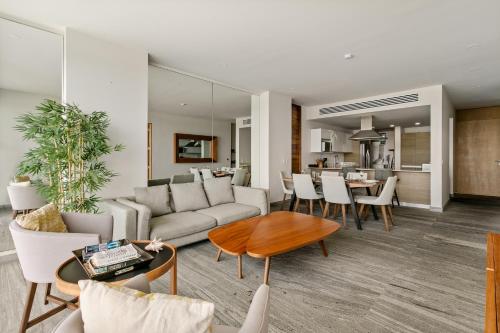 Classic 2BR Condo pool near beach, Cancún