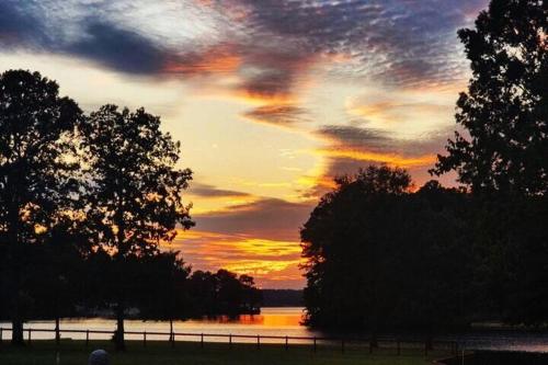 Sunset Oasis - PrivateDock - Sleeps8, Chappells