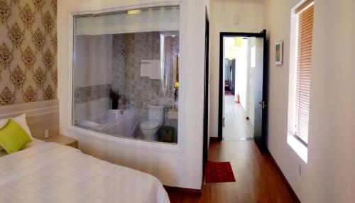 Deluxe Family Suite image 9